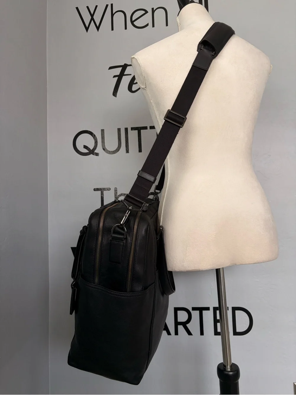 NWOT Tumi Beacon Hill Smith Jetsetter Leather Bag with Adjustable Shoulder Strap